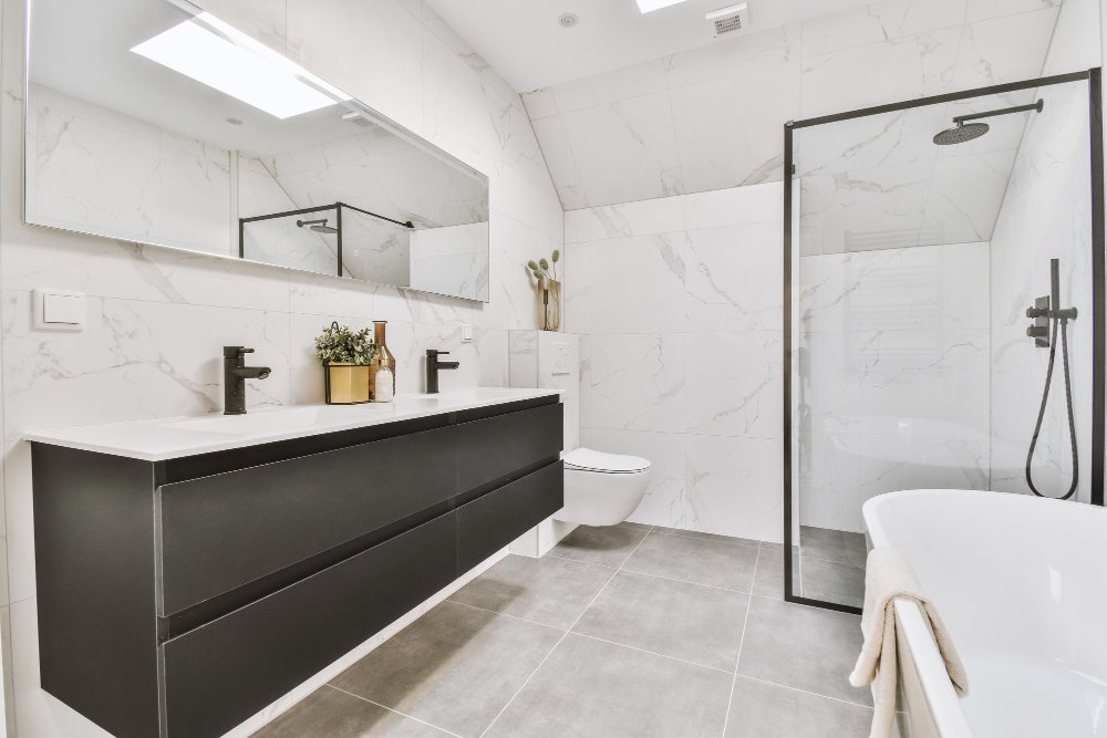 Shower Enclosures vs Traditional Designs